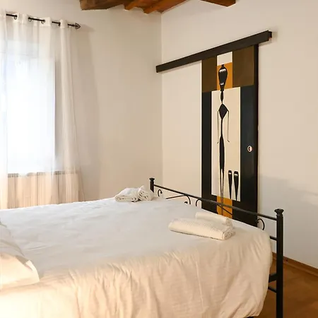 - Rustic Style Flat Daire Pisa